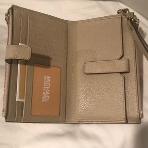 MICHAEL Michael Kors Bags - Michael Kors wristlet wallet MICHAEL Michael Kors Bags - Michael Kors wristlet wallet